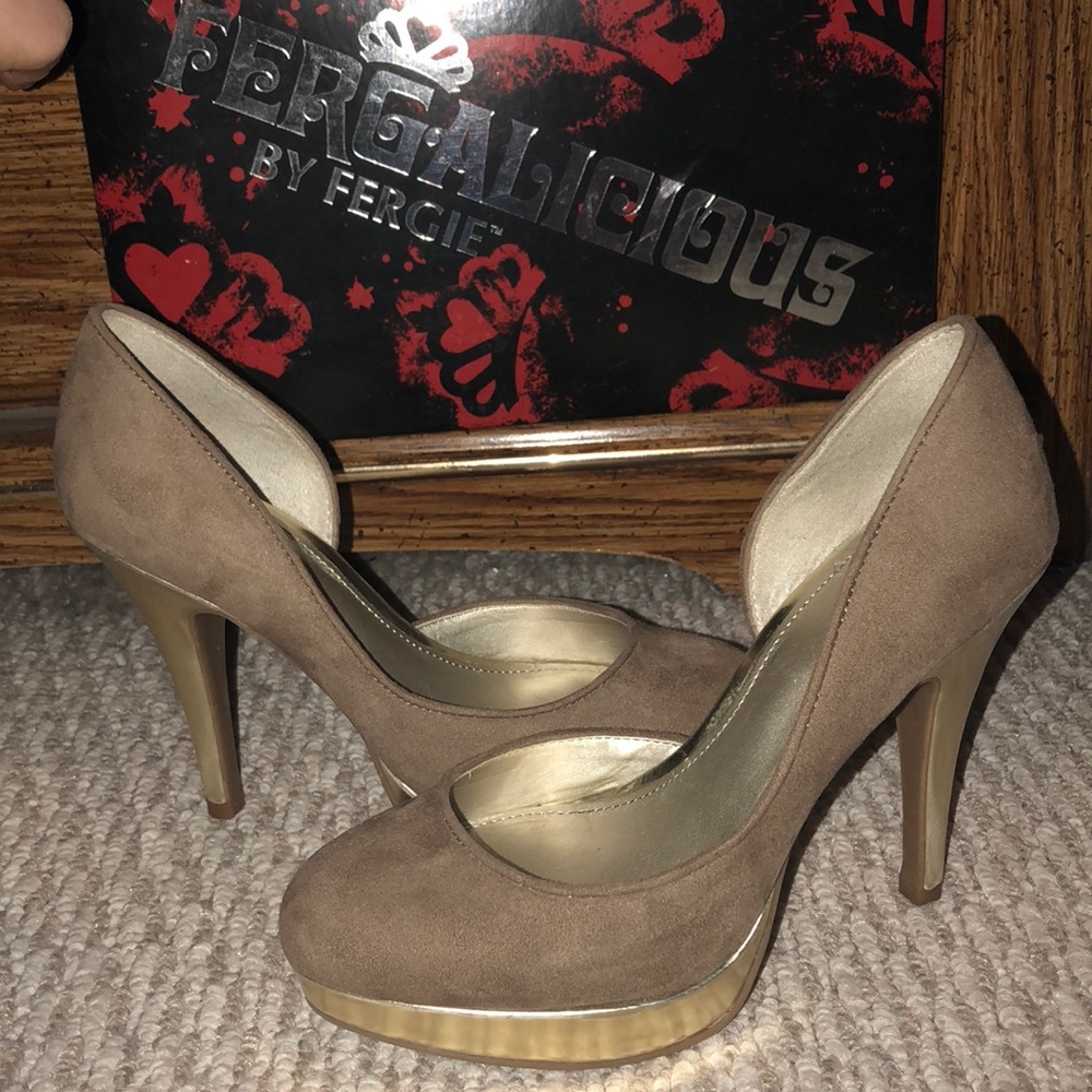Fergie - platform heels. taupe/gold